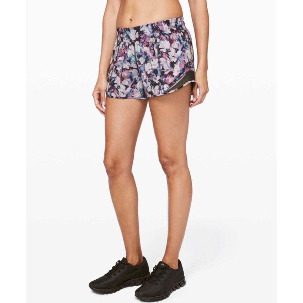 Lululemon 4 Hotty Hot Short II 2.5" Utopia Multi / Deep Phantom W7ATKT